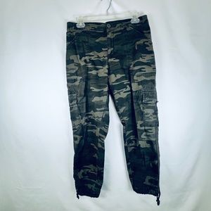 Social Standard Camouflage Cargo pant size M W21/800